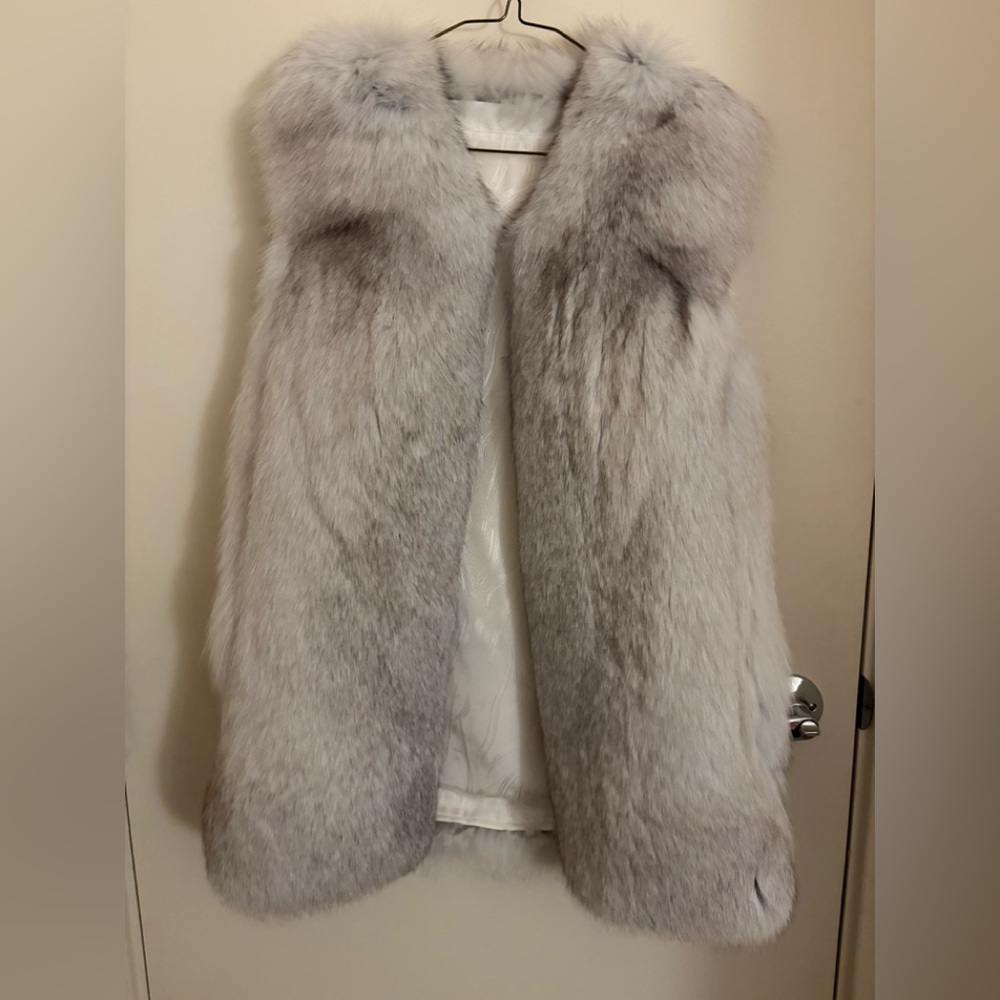 Authentic/ Natural silver fox vest size medium (fit US size 4-6)